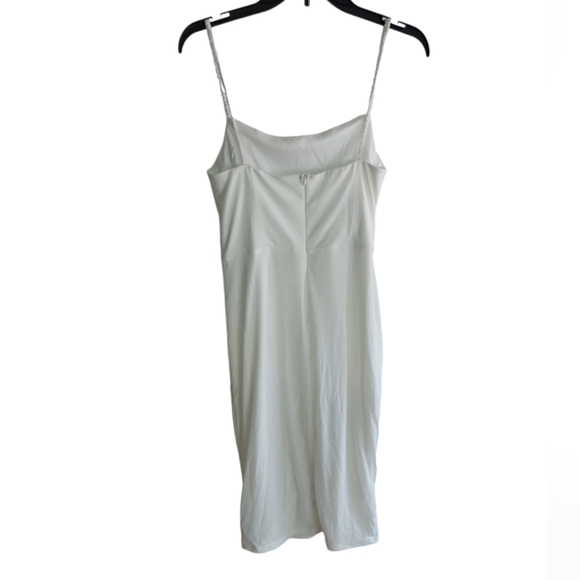 Xinfsh white flowy spaghetti strap dress - Picture 2 of 6